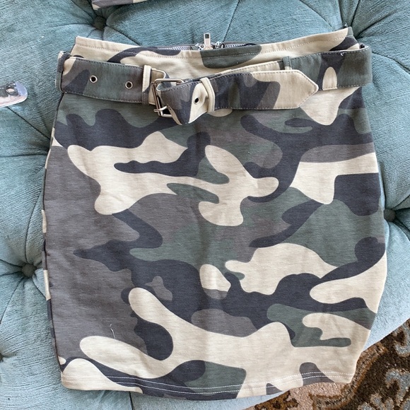 Fashion nova camo skirt set - Picture 2 of 4